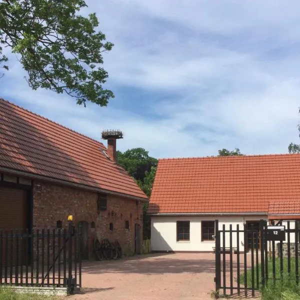 Bauernhof am Storchennest mit Sauna und E-Tankstelle, hotel en Dziwnów