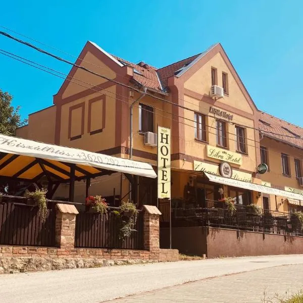 Libra Hotel, hotel em Veresegyház