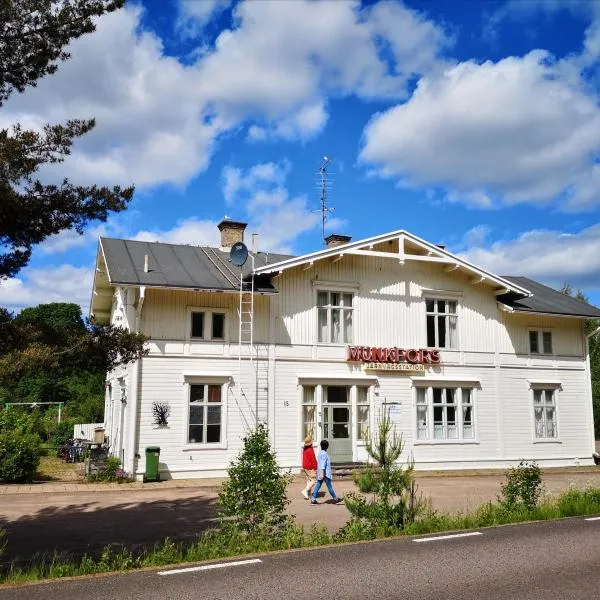 Perrongen Guesthouse, hotel in Råda