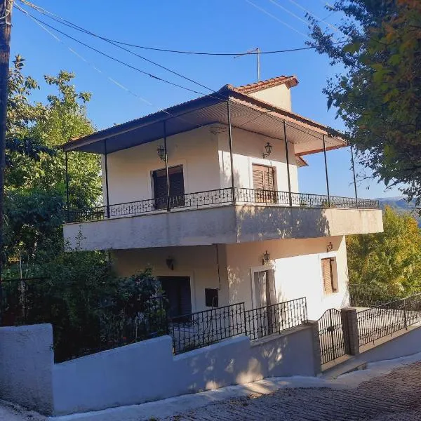 House in Lozetsi Village, hótel í Ellinikón