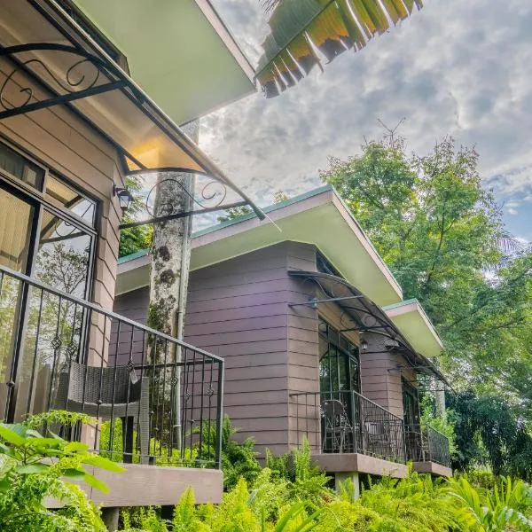 Cabañas Green House, hotel in Guácimo