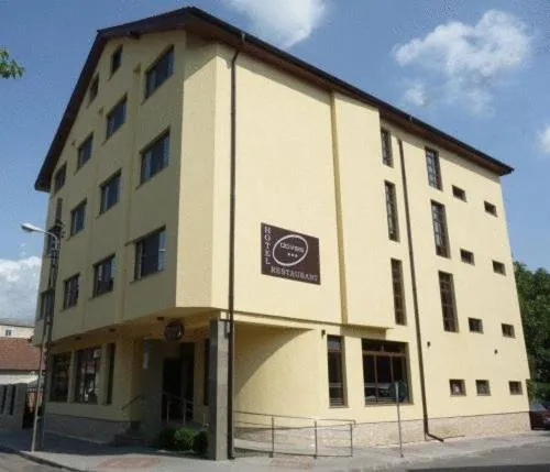 Hotel Davos, hotel a Deva