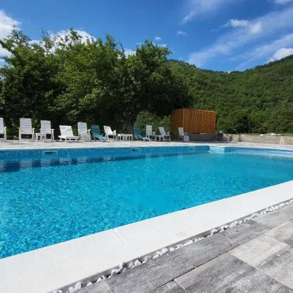 M&M Bazen resort Goražde โรงแรมในฟอชา