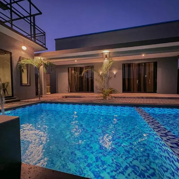 The Luxury Villa -Private Pool- โรงแรมในปันไตเจอนัง