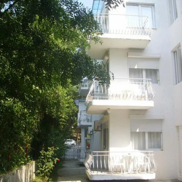 Lurd Family Hotel, ξενοδοχείο σε Lozenets