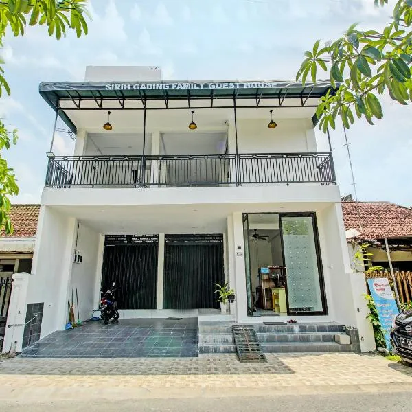 Super OYO 92433 Sirih Gading Family Guest House โรงแรมในตุลุงอากุง