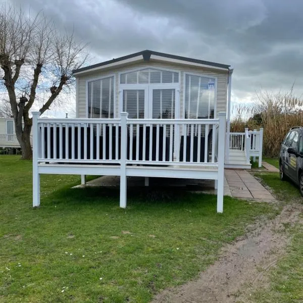 Holiday home at cherry tree holiday park Burgh castle Great Yarmouth Norfolk – hotel w mieście Great Yarmouth