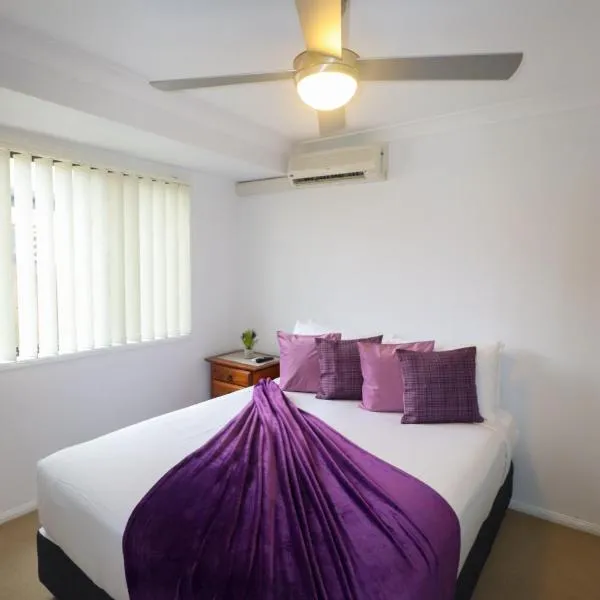 BLK Stays Guest House Deluxe Units Caboolture South، فندق في كابولتشر