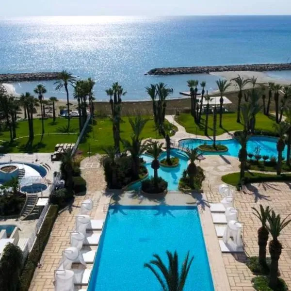 Sandy Beach Hotel & Spa - ex Sentido, hotel u gradu 'Pyla'