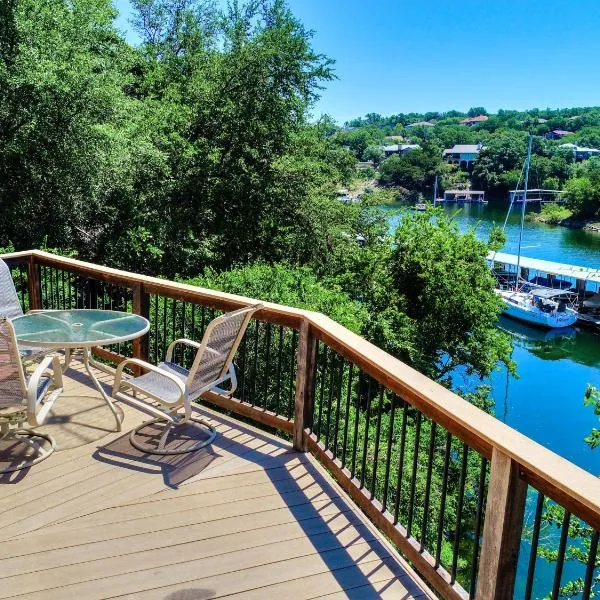 Lake Travis Bungalow Casita Golden Rod #2, hotel em Bee Cave