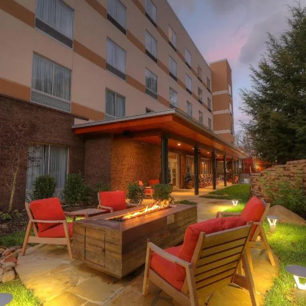 Fairfield Inn & Suites by Marriott Gatlinburg Downtown, khách sạn ở Glade