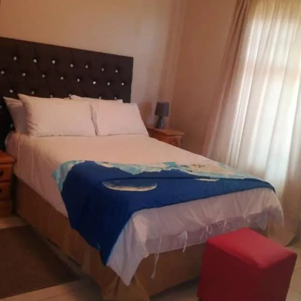 EE Maison Bed and Breakfast, hotel i Francistown