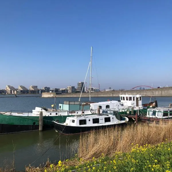 Floating B&B Amsterdam, hotel in Amsterdam