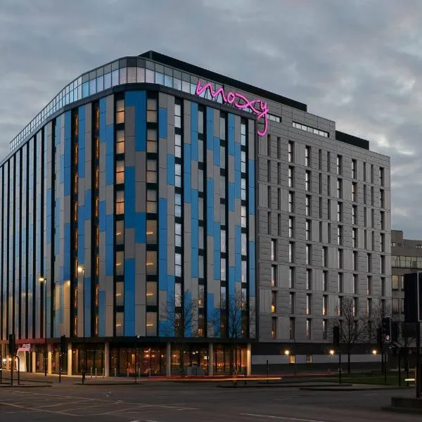 Moxy Slough: Slough şehrinde bir otel