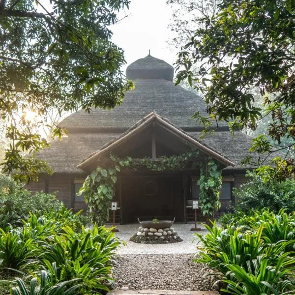 Tiger Tops Karnali Lodge, хотел в Tīkāpur