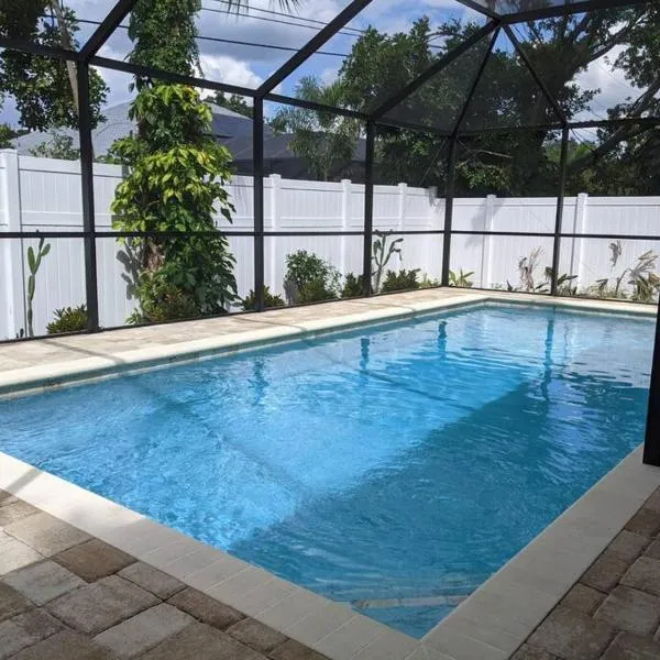 Florinda 3bdr/2bth 2car garage with New Pool, hotel en Siesta Key