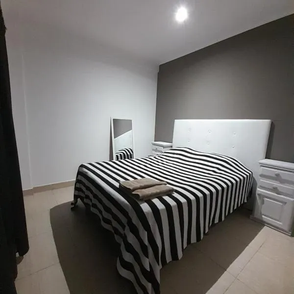 DEPARTAMENTO PARA DOS PERSONAS EN ZONA CENTRICA, hotel a Campana