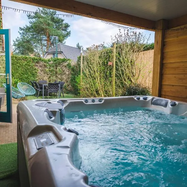 Luxe Veluws Vakantiehuis met JACUZZI, hotel v mestu Otterlo