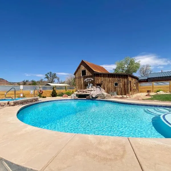 Timber & Tin D 2Bed 2Bath w Pool & Rooftop Deck, hotel a Kanab