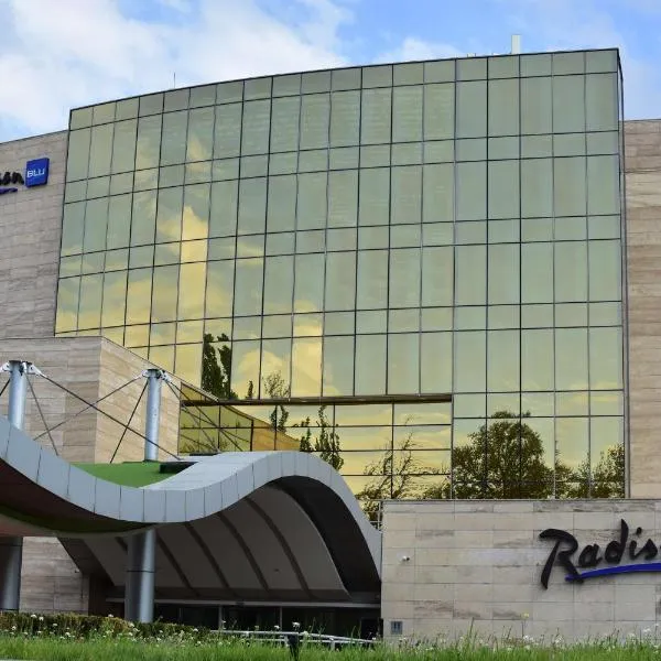 Radisson BLU Hotel Yerevan, Hotel in Mrgashen