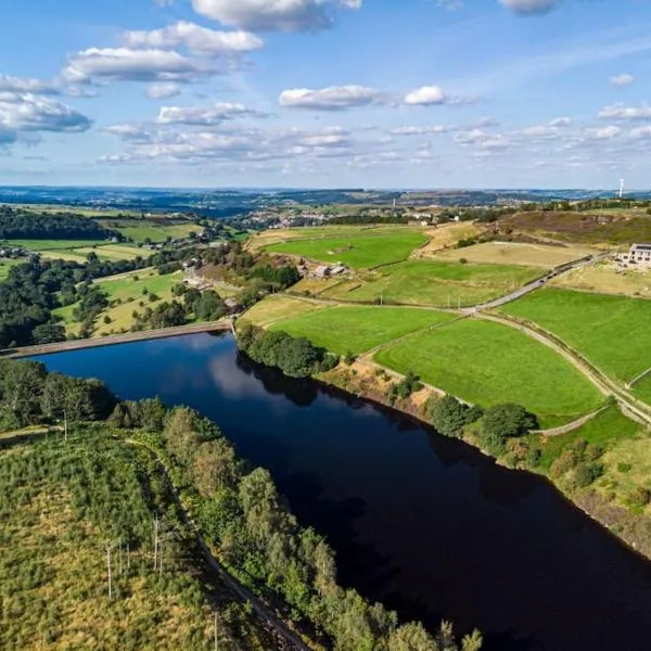 Cozy rural lodge, amazing views close to Holmfirth, hotel en Wakefield