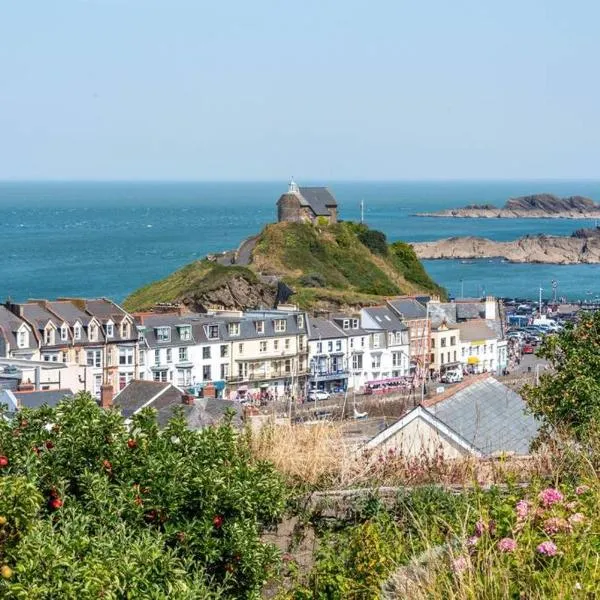 The Tempest, sea views, coastal & rural walks., hotel in Ilfracombe