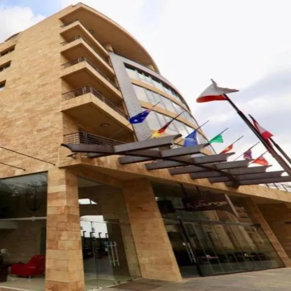 Jounieh Suites Boutique Hotel, viešbutis mieste Fatqā