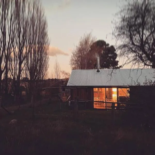 Jindabyne - Kia Ora Cabin Farmstay, hotel di Jindabyne