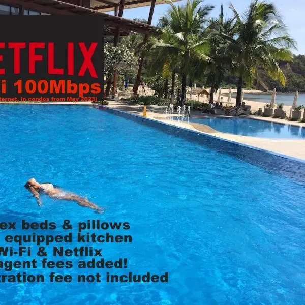 Beach condos at Pico de Loro Cove - Wi-Fi & Netflix, 42-50''TVs with Cignal cable, Uratex beds & pillows, equipped kitchen, balcony, parking - guest registration fee is not included โรงแรมในPatungan