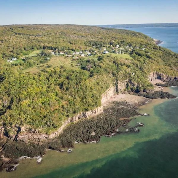 MareGold Centre - Juniper Cabin and Rose Cabin, hotel di Victoria Beach 