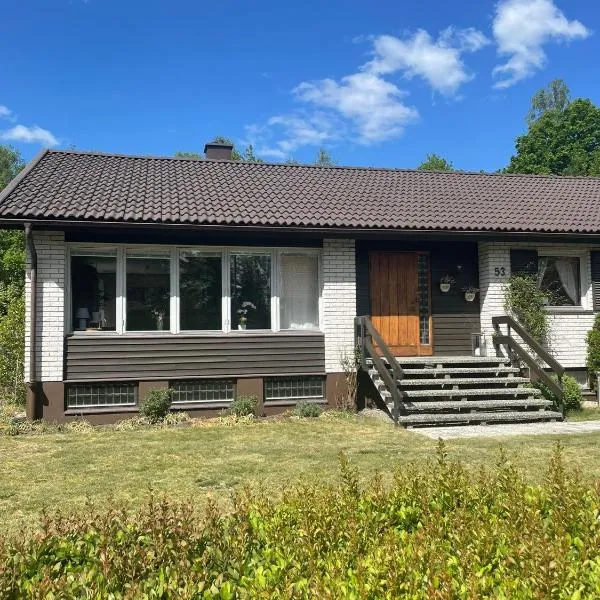 Ferienhaus in Broakulla mit Sauna, hótel í Kosta