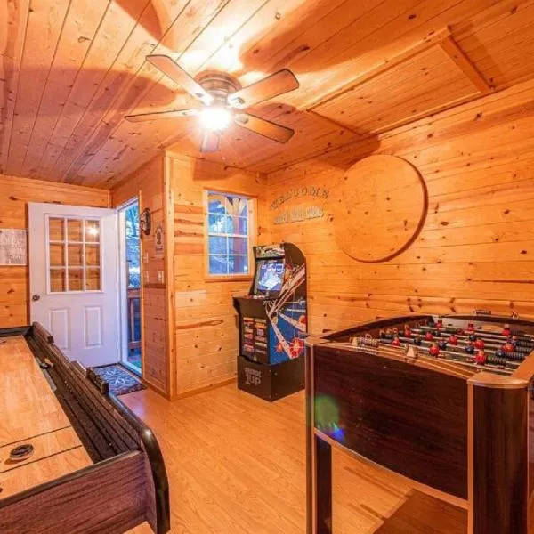 Cabin #3 Rainbow Trout - Pet Friendly- Sleeps 6 - Playground & Game Room, hotel en Payson