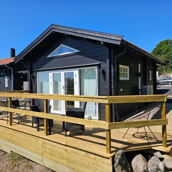 Attefallshus Nära Havet Norranäs, hotel di Stråvalla