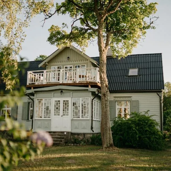 Jūras māja Ausekļi, hotel a Roja