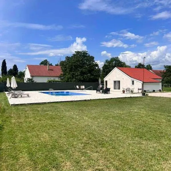 Pool & River House - Lazara: Danilovgrad şehrinde bir otel