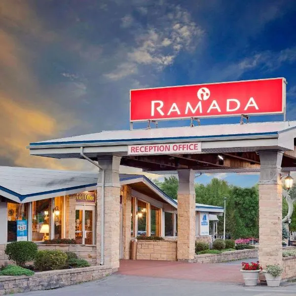 Ramada by Wyndham Gananoque Provincial Inn, хотел в Гананок