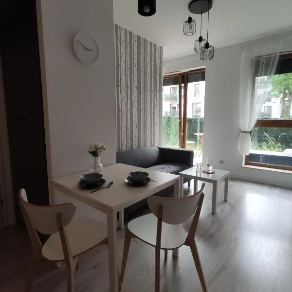 Nowoczesny apartament dla par – hotel w mieście Cholerzyn