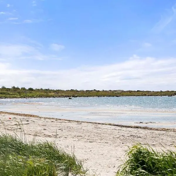 Cozy cottage by the sea south of Varberg, готель у місті Варберг