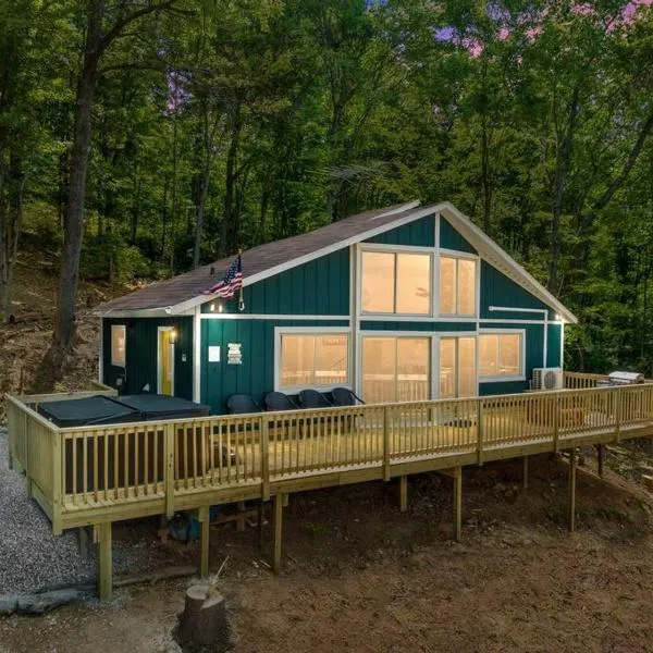 Forest Ridge Cabin - Hot Tub, Wi-Fi, National Park 15 Min, Fire Pit, hotel en Stanardsville