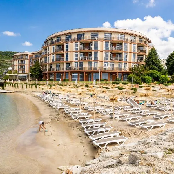 Royal Bay Resort - All Inclusive and Free beach accsess, khách sạn ở Balchik