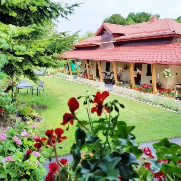 Private House with Garden, מלון בFloreşti