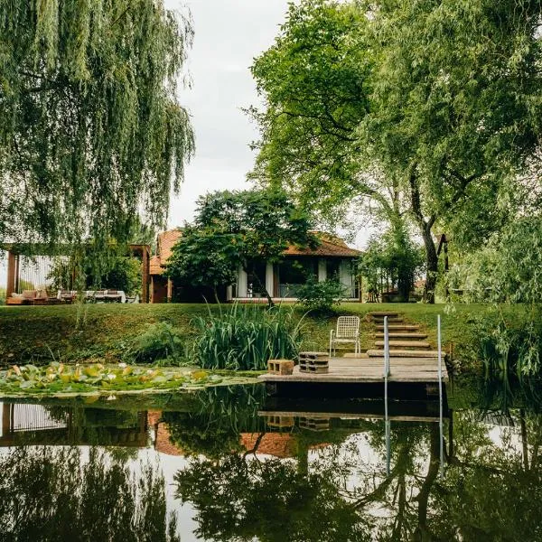 Rudine 41 - Off-Grid Riverside Home, hotel v destinácii Vukovar