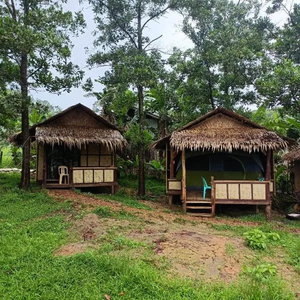 Tony's Country Glamping with chalet with private wash room accommodation, hotel u gradu 'El Nido'