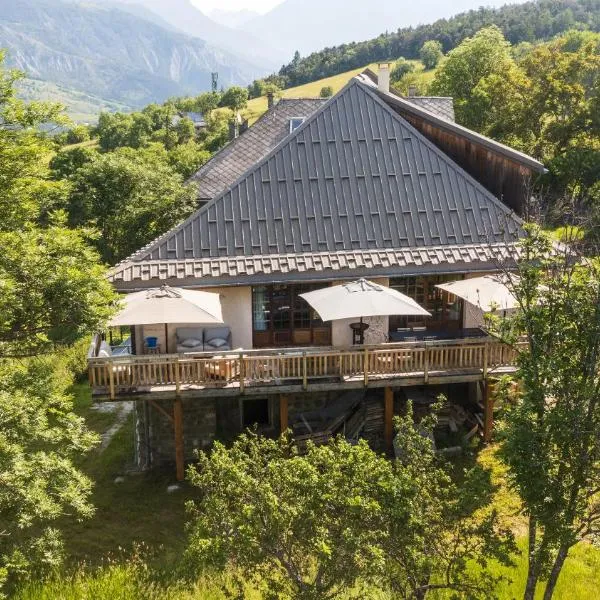 Superbe ferme rénovée en chalet de luxe en PLEINE NATURE โรงแรมในอัลโลส