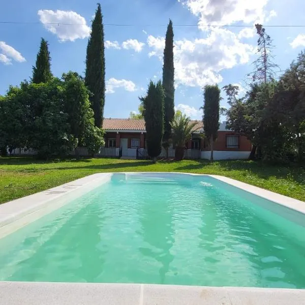 HOSTAL SAN MARTIN DE MONTALBAN, Puy du Fu, naturaleza, historia, gastronomía โรงแรมในLos Navalucillos