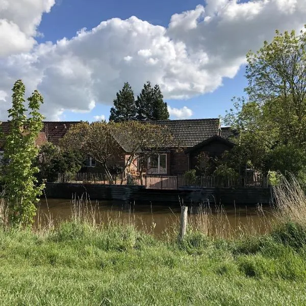 Haus "Am Kanal", hotel a Emden