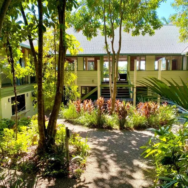 Jackaroo Treehouse Rainforest Retreat, hotel v destinácii Kurrimine Beach