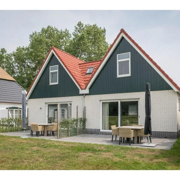 데쿠크에 위치한 호텔 Bungalow on Texel with a spacious terrace