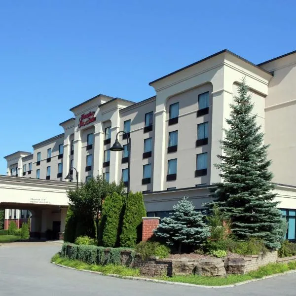 Hampton Inn & Suites Laval โรงแรมในแซงต์-เอิสตาช