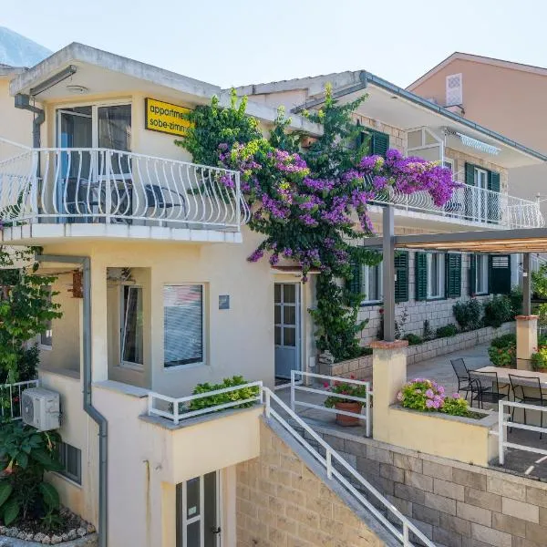 Apartments with a parking space Tucepi, Makarska - 6856، فندق في توسيبي